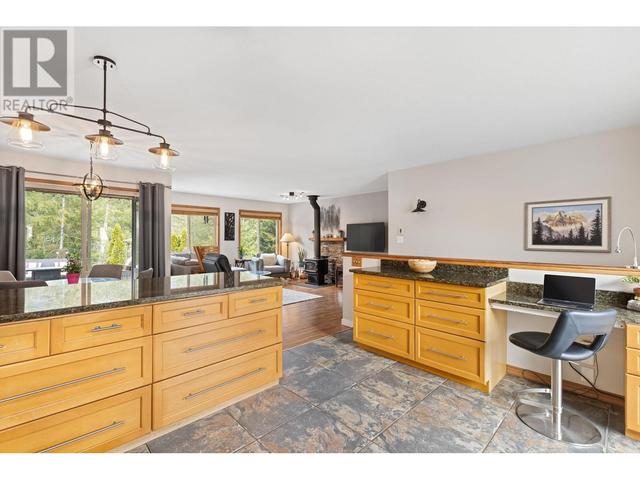 1479 Hemlock Street, House detached with 4 bedrooms, 3 bathrooms and 4 parking in Pemberton BC | Image 4