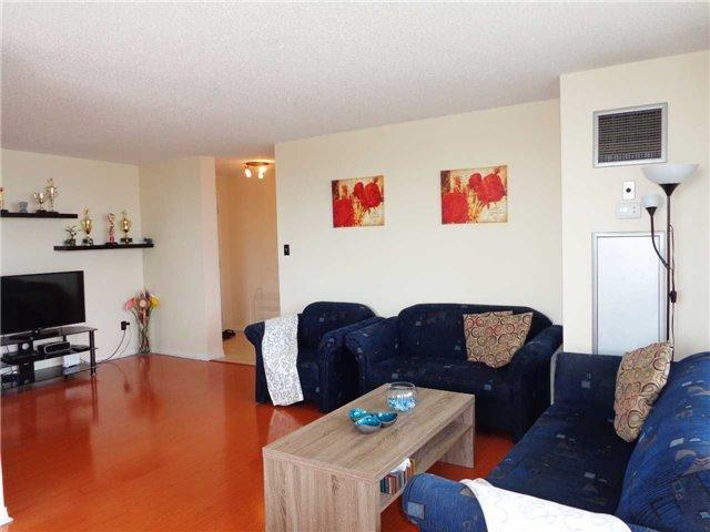 809 - 410 Mclevin Ave, Condo with 2 bedrooms, 2 bathrooms and 1 parking in Toronto ON | Image 4