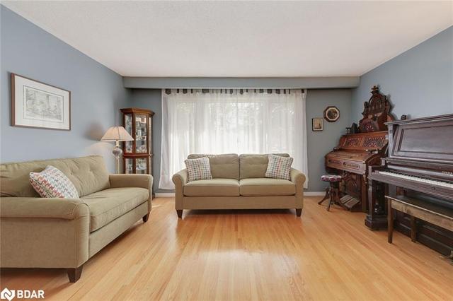 24 Curtiss Court, House detached with 4 bedrooms, 1 bathrooms and 5 parking in Barrie ON | Image 6