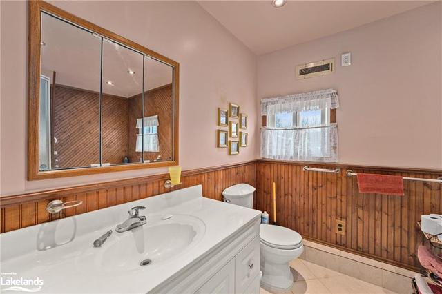 1088 Lutterworth Pines Road, House detached with 2 bedrooms, 1 bathrooms and 7 parking in Minden Hills ON | Image 4