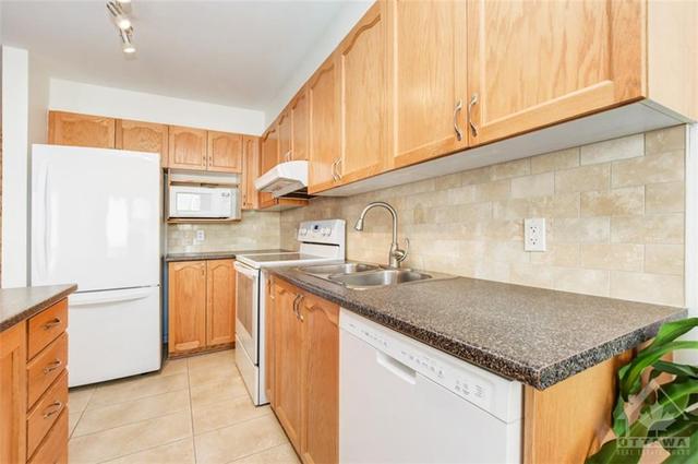 379 Hillsboro Private, Townhouse with 3 bedrooms, 3 bathrooms and 2 parking in Ottawa ON | Image 15