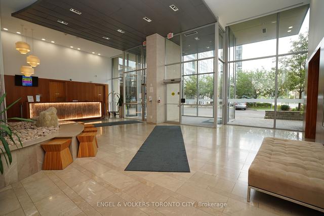 2104 - 225 Webb Dr, Condo with 1 bedrooms, 1 bathrooms and 1 parking in Mississauga ON | Image 3