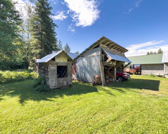 589 Sagacious Road, House detached with 2 bedrooms, 1 bathrooms and null parking in Columbia Shuswap B BC | Image 36