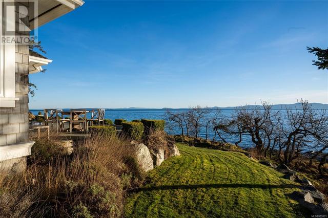 2600 Queenswood Dr, House detached with 5 bedrooms, 7 bathrooms and 10 parking in Saanich BC | Image 80