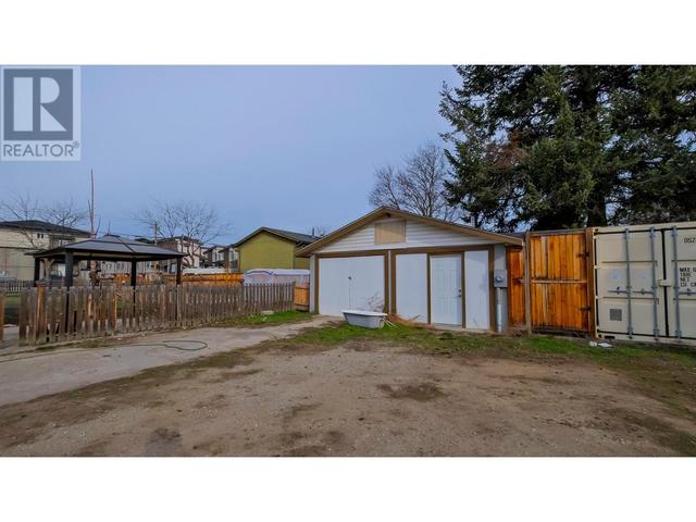 122 Wallace Road, House detached with 3 bedrooms, 2 bathrooms and 6 parking in Kelowna BC | Image 17