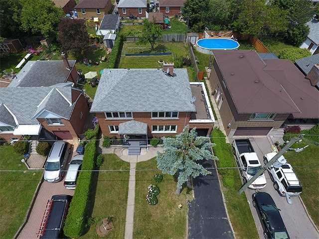 134 Pinegrove Ave, House detached with 4 bedrooms, 2 bathrooms and 3 parking in Toronto ON | Image 2