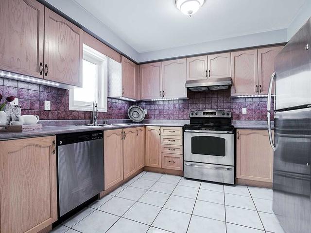 103 Woodhaven Dr, House detached with 3 bedrooms, 3 bathrooms and 3 parking in Brampton ON | Image 7