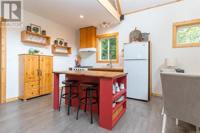 4141 Trans Canada Hwy, House detached with 2 bedrooms, 2 bathrooms and 4 parking in Juan de Fuca BC | Image 4