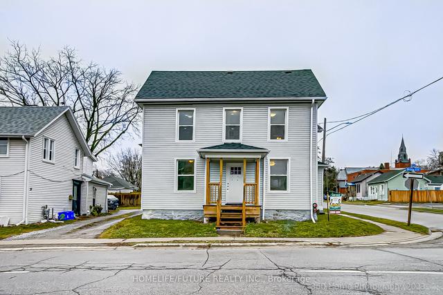 32 Brock St W, House detached with 5 bedrooms, 2 bathrooms and 10 parking in Oshawa ON | Image 1