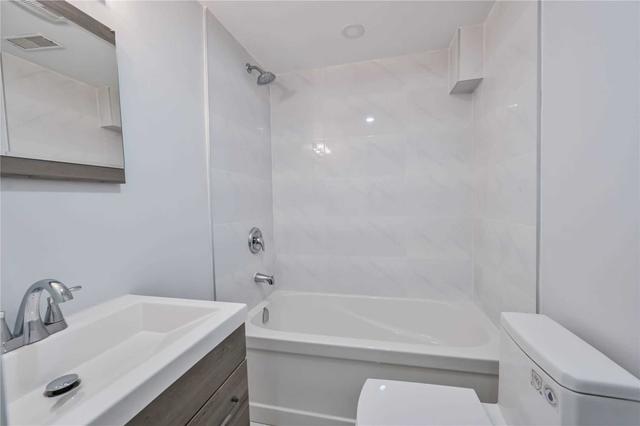 2 - 414 Dundas St, House attached with 1 bedrooms, 1 bathrooms and 1 parking in Toronto ON | Image 2