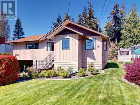 6965 Richmond Street, House detached with 3 bedrooms, 2 bathrooms and 1 parking in Powell River BC | Card Image