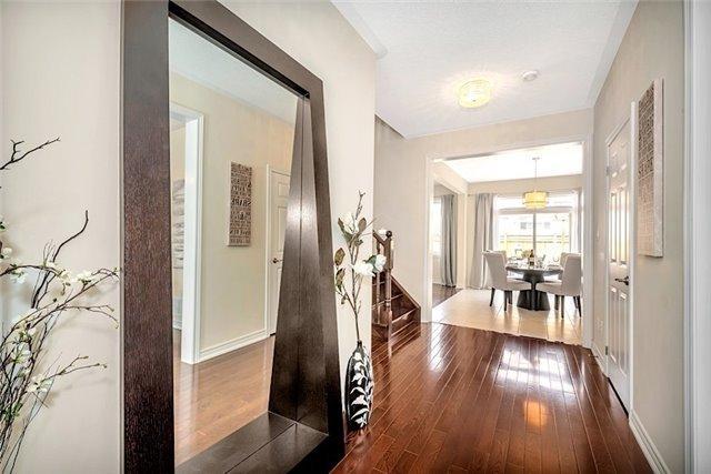 32 Thornhill Ravines Cres, House detached with 4 bedrooms, 5 bathrooms and 4 parking in Vaughan ON | Image 2