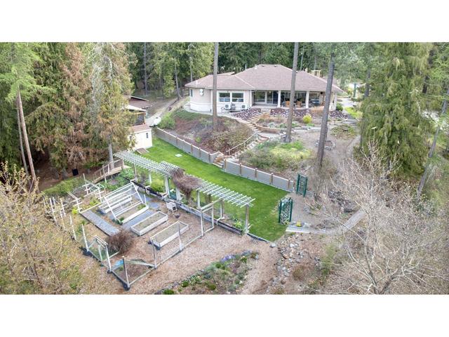 1111 Fox Tree Road, House detached with 3 bedrooms, 3 bathrooms and null parking in Central Kootenay B BC | Image 49