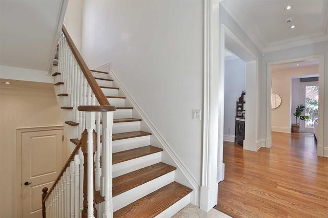 208 Moore Ave, House detached with 3 bedrooms, 5 bathrooms and 2 parking in Toronto ON | Image 12