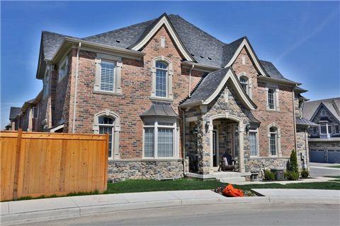 2433 Village Common, House attached with 4 bedrooms, 5 bathrooms and 2 parking in Oakville ON | Image 1