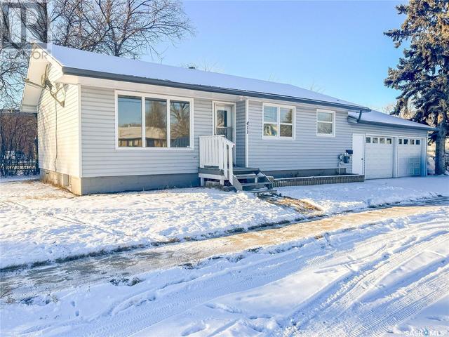 411 4th Street W, House detached with 3 bedrooms, 1 bathrooms and null parking in Allan SK | Image 1