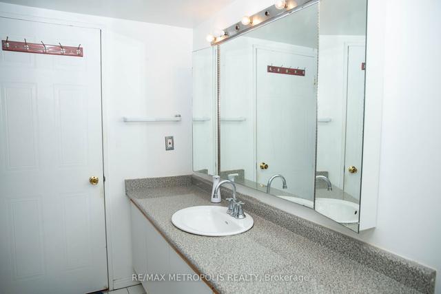 1402 - 400 Mclevin Ave, Condo with 2 bedrooms, 2 bathrooms and 2 parking in Toronto ON | Image 4