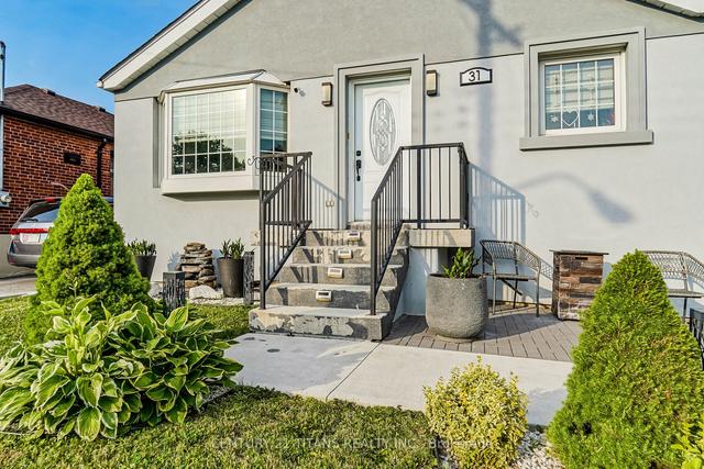 31 Lilian Dr, House detached with 3 bedrooms, 2 bathrooms and 6 parking in Toronto ON | Image 34