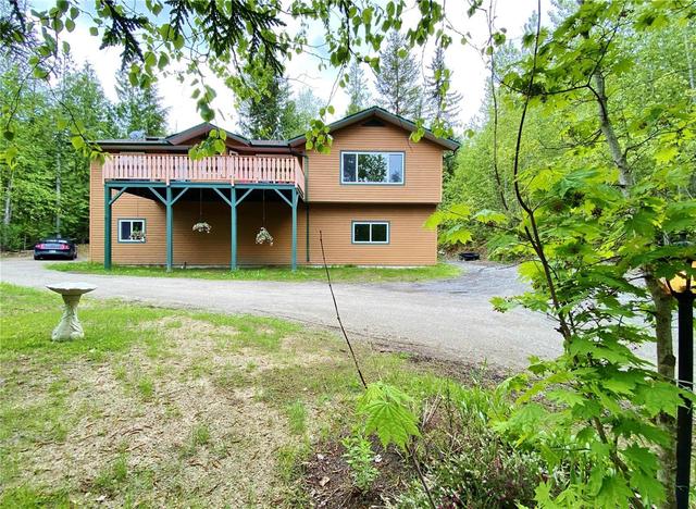 1638 Taylor Road, House detached with 3 bedrooms, 2 bathrooms and 12 parking in Columbia Shuswap C BC | Card Image
