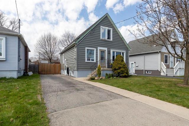 214 East 33rd Street, House detached with 3 bedrooms, 2 bathrooms and 3 parking in Hamilton ON | Image 2
