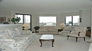 804 - 100 Lakeshore Rd E, Condo with 1 bedrooms, 2 bathrooms and null parking in Oakville ON | Image 3