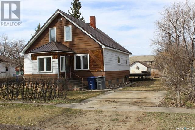 631 Front Street, House detached with 4 bedrooms, 2 bathrooms and null parking in Eastend SK | Image 29