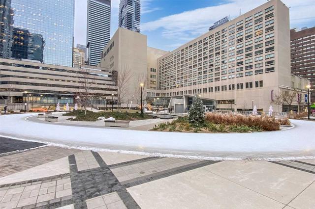 1509 - 386 Yonge St, Condo with 2 bedrooms, 2 bathrooms and 1 parking in Toronto ON | Image 19