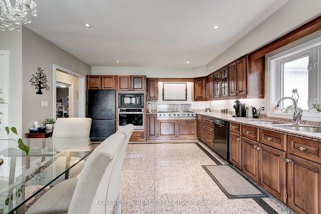 54 Broda Dr, House detached with 3 bedrooms, 3 bathrooms and 8 parking in Vaughan ON | Image 3