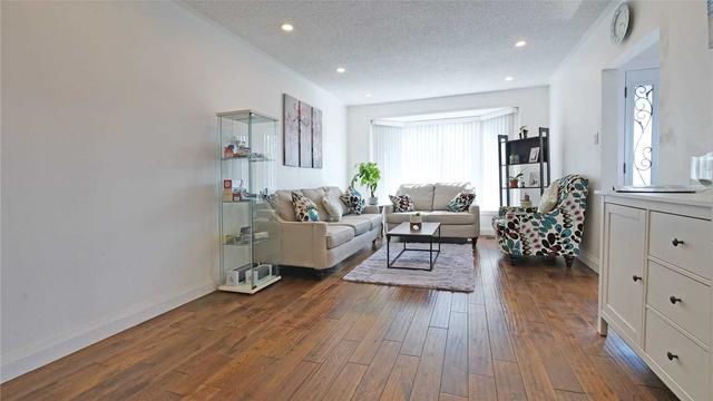2385 Padstow Cres, House semidetached with 4 bedrooms, 2 bathrooms and 4 parking in Mississauga ON | Image 31
