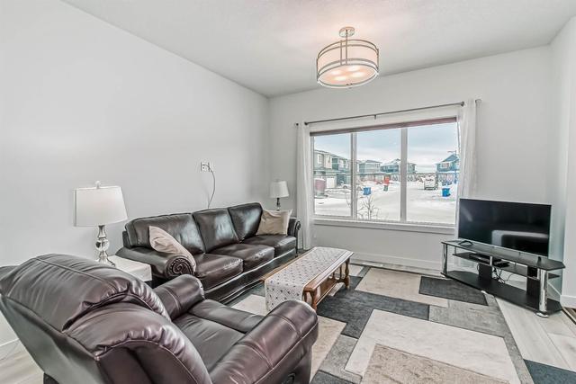 131 Chelsea Road, House detached with 3 bedrooms, 2 bathrooms and 3 parking in Calgary AB | Image 3