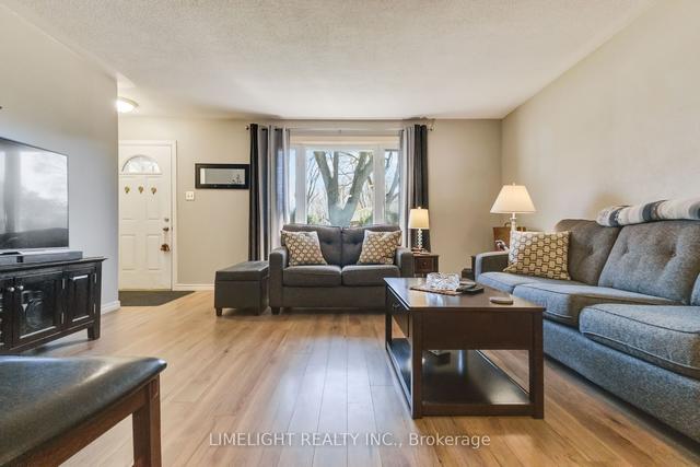 12 Mohegan Cres, House semidetached with 3 bedrooms, 1 bathrooms and 4 parking in London ON | Image 39