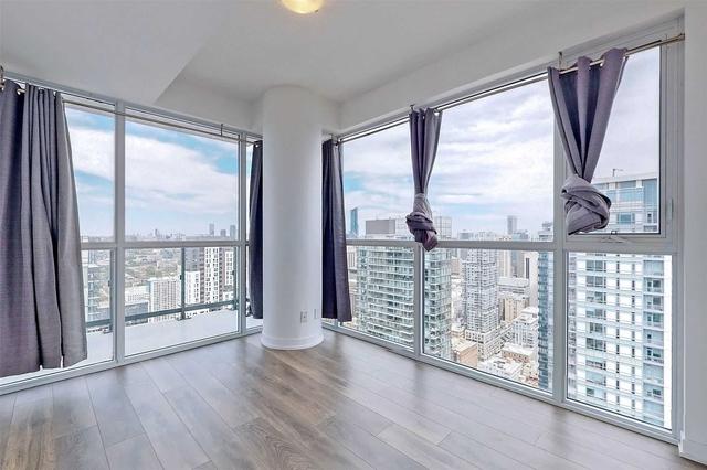 4410 - 87 Peter St, Condo with 1 bedrooms, 1 bathrooms and 0 parking in Toronto ON | Image 3