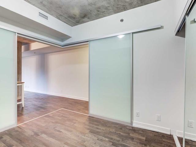 304 - 15 Beverley St, Condo with 2 bedrooms, 2 bathrooms and 1 parking in Toronto ON | Image 3