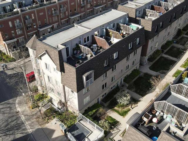 2 - 10 Turntable Cres, Townhouse with 3 bedrooms, 2 bathrooms and 1 parking in Toronto ON | Image 27