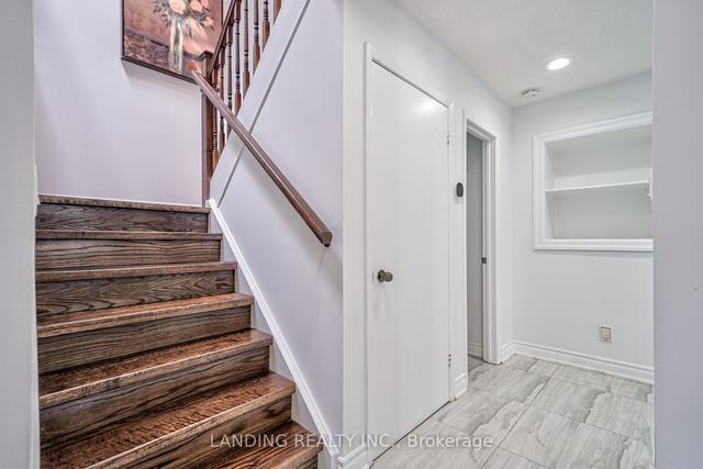 52 Yatesbury Rd, House semidetached with 4 bedrooms, 4 bathrooms and 6 parking in Toronto ON | Image 11