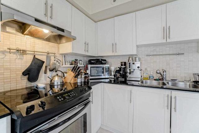 7 - 95 The Queensway, Townhouse with 3 bedrooms, 2 bathrooms and 1 parking in Toronto ON | Image 7