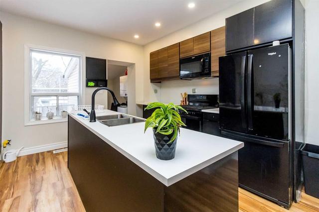104 Harvie Ave, House semidetached with 3 bedrooms, 2 bathrooms and 2 parking in Toronto ON | Image 9