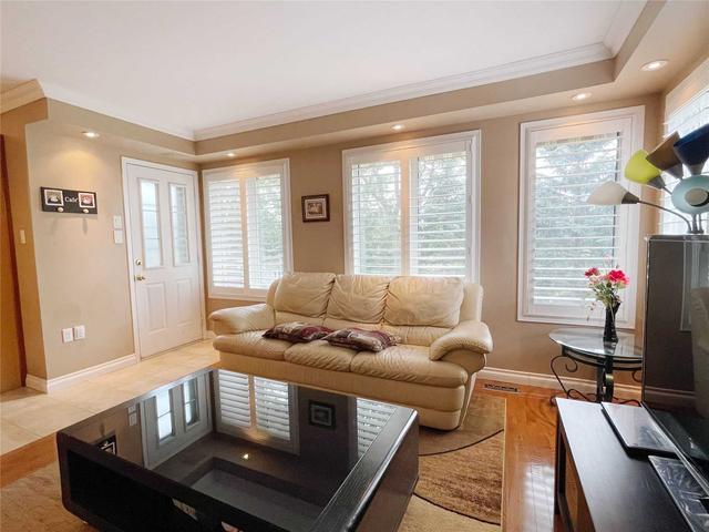 2378 Nichols Dr, House semidetached with 3 bedrooms, 4 bathrooms and 3 parking in Oakville ON | Image 2