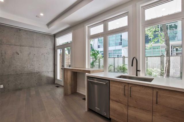 th6 - 2067 Lake Shore Blvd W, Townhouse with 3 bedrooms, 2 bathrooms and 1 parking in Toronto ON | Image 6