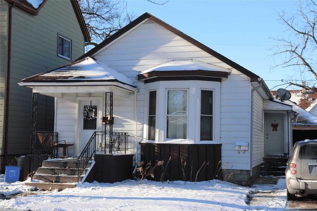 329 Parent Ave, House detached with 3 bedrooms, 2 bathrooms and 3 parking in Windsor ON | Image 1
