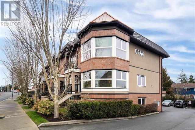1 - 934 Craigflower Rd, House attached with 3 bedrooms, 3 bathrooms and 2 parking in Esquimalt BC | Image 3