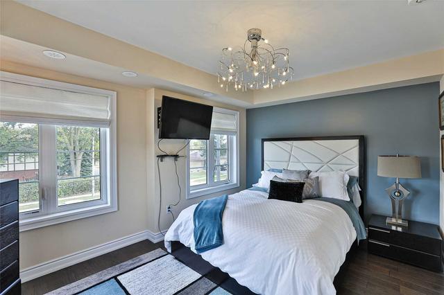 1044b Islington Ave, House attached with 3 bedrooms, 4 bathrooms and 2 parking in Toronto ON | Image 13