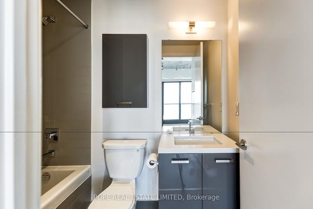 2403 - 11 Charlotte St, Condo with 1 bedrooms, 1 bathrooms and 0 parking in Toronto ON | Image 3