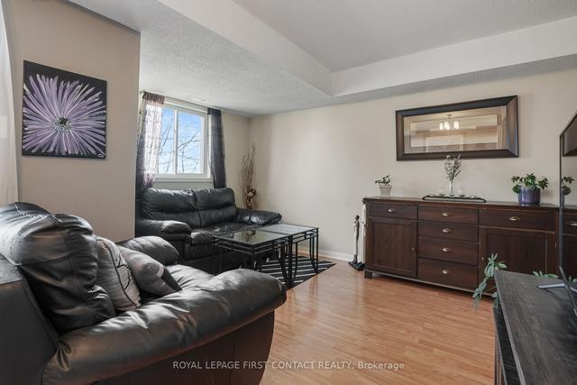 4 - 237 Ferndale Dr S, Townhouse with 2 bedrooms, 1 bathrooms and 1 parking in Barrie ON | Image 5