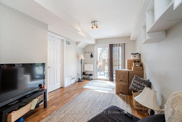 28 - 2 Clay Brick Crt, Townhouse with 3 bedrooms, 2 bathrooms and 2 parking in Brampton ON | Image 17