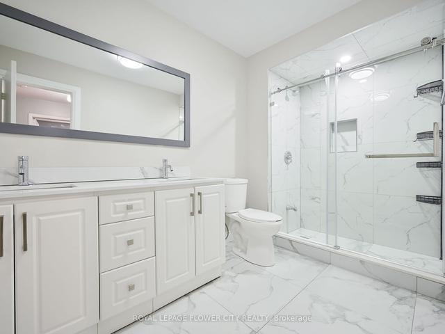 7358 Sigsbee Dr, House semidetached with 4 bedrooms, 3 bathrooms and 4 parking in Mississauga ON | Image 20