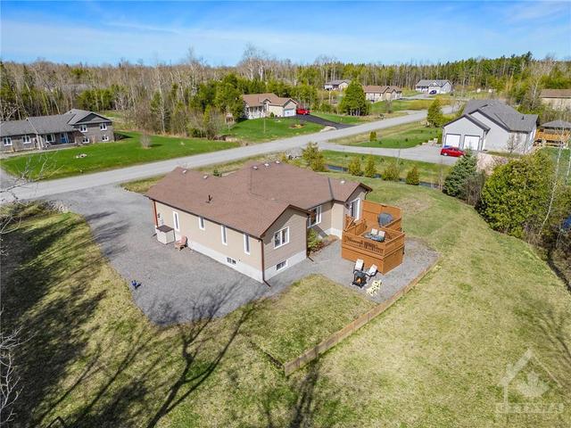 16 Cedar Rail Crescent, House detached with 3 bedrooms, 3 bathrooms and 6 parking in North Grenville ON | Image 24
