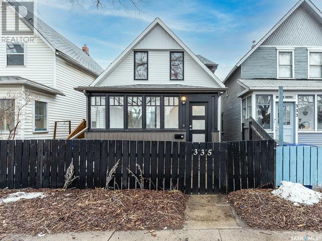 335 E Avenue S, House detached with 3 bedrooms, 2 bathrooms and null parking in Saskatoon SK | Image 1
