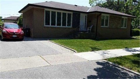 31 Lorene Dr, House detached with 3 bedrooms, 1 bathrooms and 5 parking in Toronto ON | Image 1