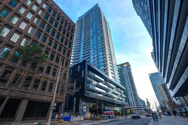 2606 - 30 Roehampton Ave N, Condo with 1 bedrooms, 1 bathrooms and 0 parking in Toronto ON | Image 1